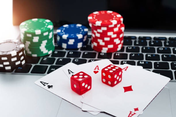 m88 msports live-dealer blackjack table on mobile phone screen showing dealer and player cards